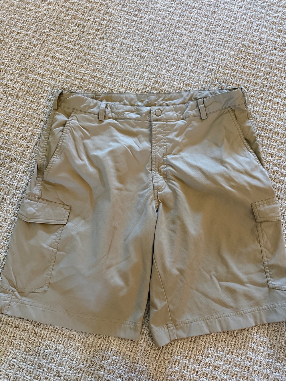 Men’s Nike Golf Dri fit cargo style khaki shorts size 36